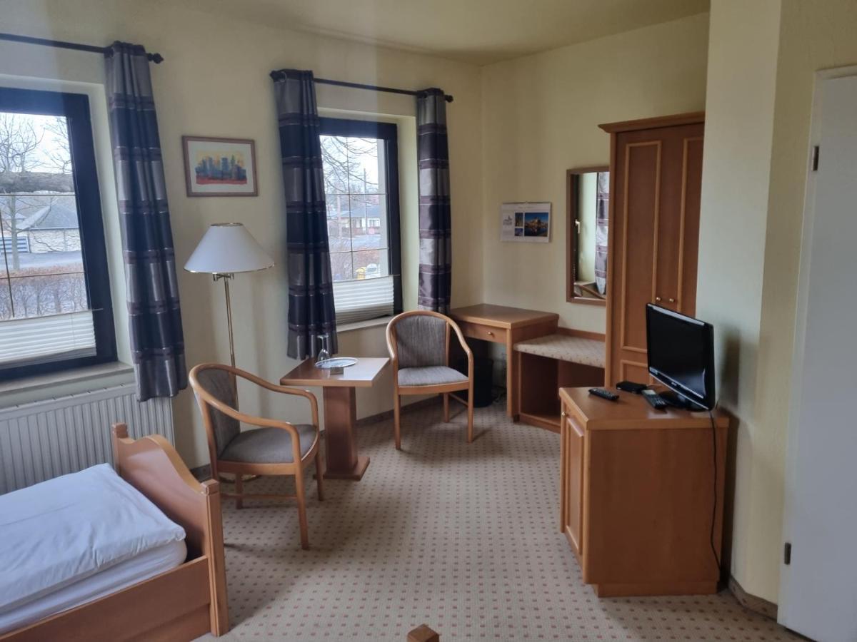 Altes Teichhaus - Pension Ottendorf-Okrilla ภายนอก รูปภาพ