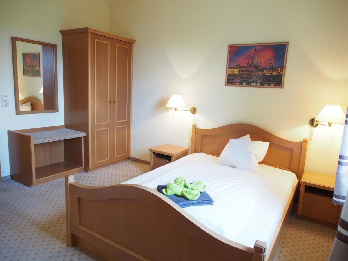 Altes Teichhaus - Pension Ottendorf-Okrilla ภายนอก รูปภาพ