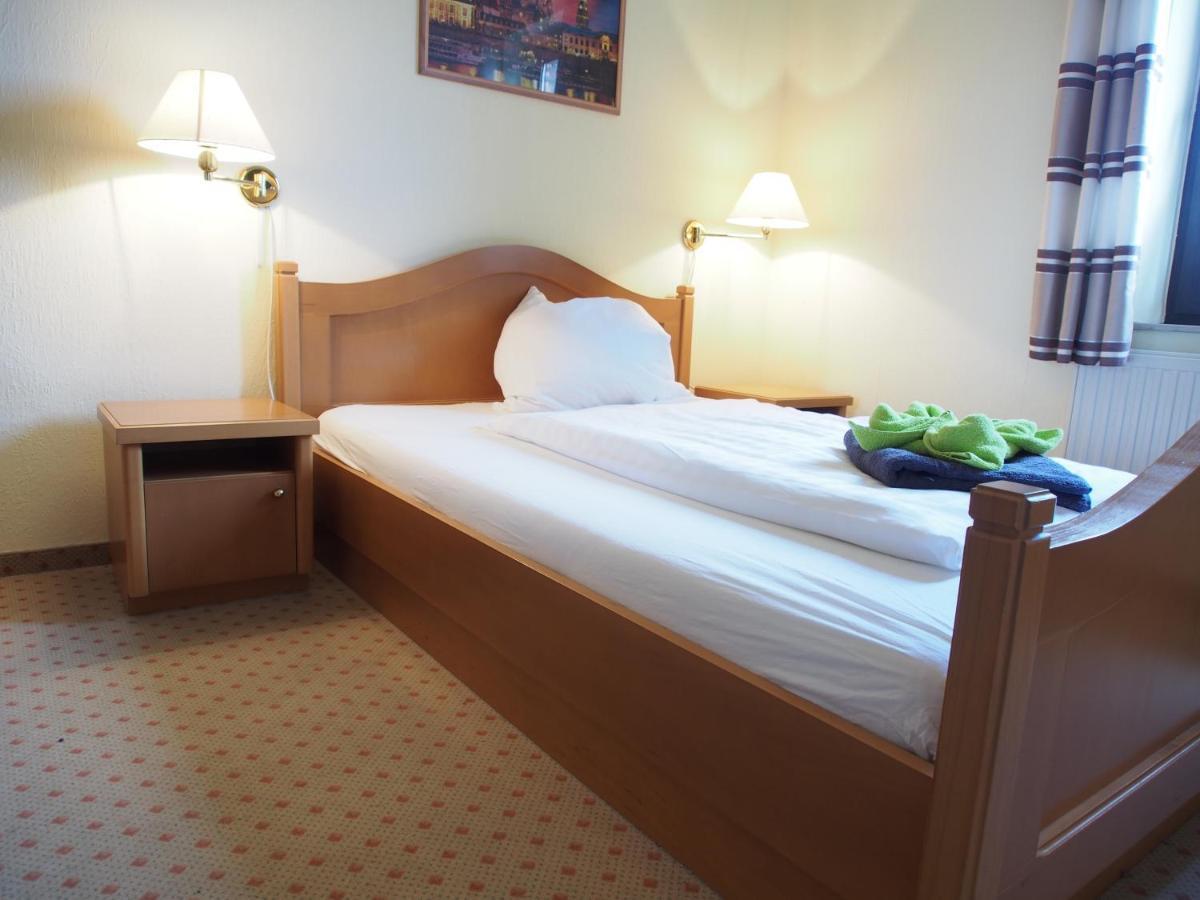 Altes Teichhaus - Pension Ottendorf-Okrilla ภายนอก รูปภาพ